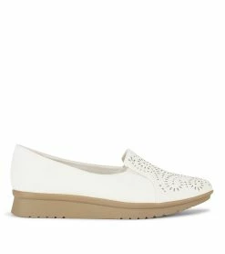 Outlet 👍 Baretraps Amry Slip On Loafer (BT29704) Cream 😍 -Deals Boots Store c40f17038b99eb2d54ee92fbae4cec3f6b0b3271 76813.1672823862 scaled